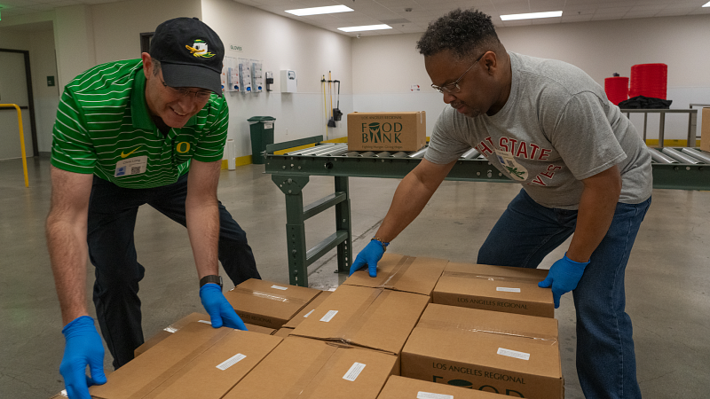 Provost Chris Long packs boxes at Rosebowl