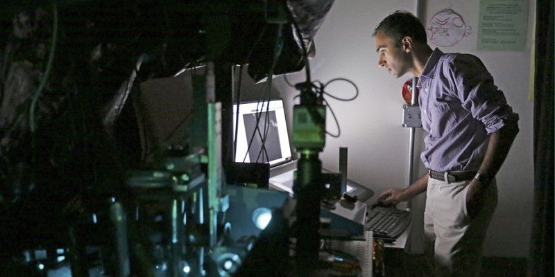 Raghu Parthasarathy in the lab